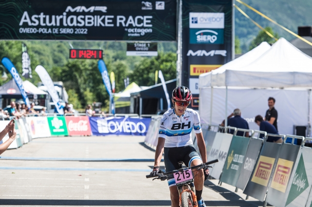  Natalia Fischer y Kevin Suárez primeros líderes de la MMR Asturias Bike Race